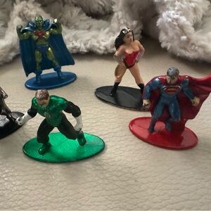 Suoer hero’s figures set of 7